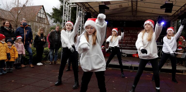 Die Christmas Kids (5c des Loekamp-Gymnasiums) zeigten eine tolle Choreografie.