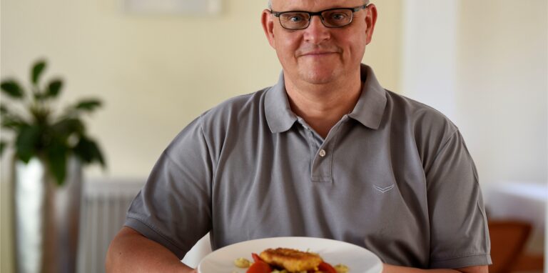 Spitzenkoch Mario Kalweit präsentiert weihnachtliche Rezepte, die Singles für sich selbst kochen können.
