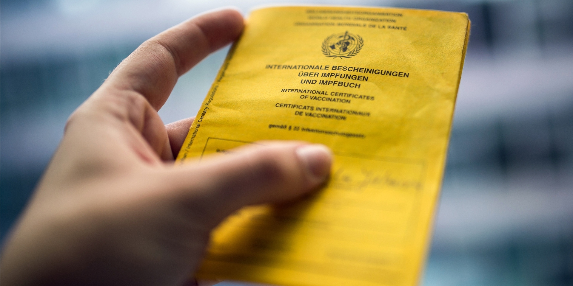 Widersprüchlich zur Polizei-Statistik legen immer mehr Leute in Dorstens Apotheken gefälschte Impfpässe vor.