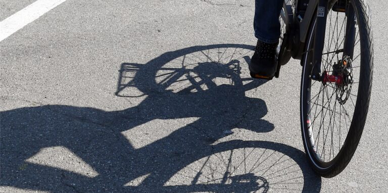 Bei mehreren Einbrüchen in Herten entkam der Täter auf einem Fahrrad. (Symbolbild)