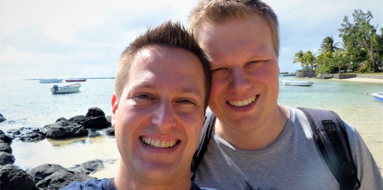 Sven und Stefan (v.l.) werden sich Anfang August das „Ja“-Wort geben.