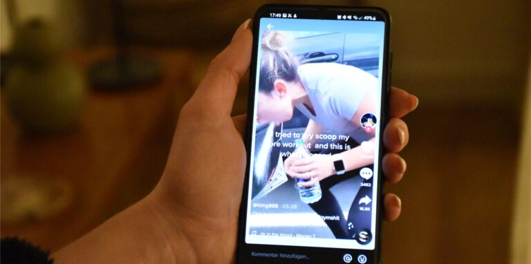 Auf der Social-Media-Plattform TikTok gefährden manche User ihre Gesundheit durch einen lebensbedrohlichen Wettbewerb.