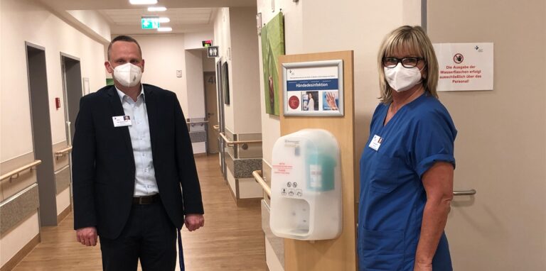 Axel Westermann, Standortleiter im Rochus-Hospital, beobachtet die herannahende fünfte Corona-Welle mit Sorge. (Archiv