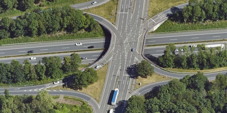 Die Brücke der B235 über die A42 an der Ausfahrt Castrop-Rauxel kommt in der Bewertung der Bundesanstalt für Straßenwesen als gerade noch ausreichend davon.
