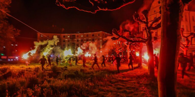 Ausgelassene Stimmung und Feuerwerk am Borsigplatz: einer der erfolgreichsten Artikel des Jahres kommt aus der Nacht des BVB-Pokalsieges. (Archiv)