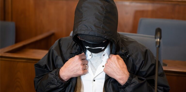 Diese Aufnahme zeigt den inzwischen verurteilten Mörder während des Prozesses am Landgericht Dortmund.