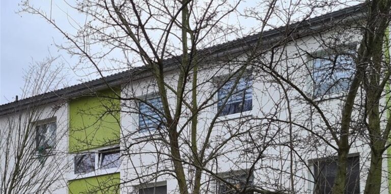 Wie geht es weiter mit der Mordwohnung (links oben) Am Flachsteich in Löttringhausen?