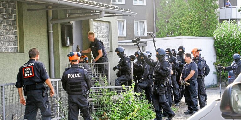 Im August 2019 stürmte eine Einsatzhundertschaft der Polizei eine Lagerhalle in Scherlebeck und fand dort eine Marihuana-Plantage. Die brachte einem Hertener eine mehrjährige Haftstrafe ein.