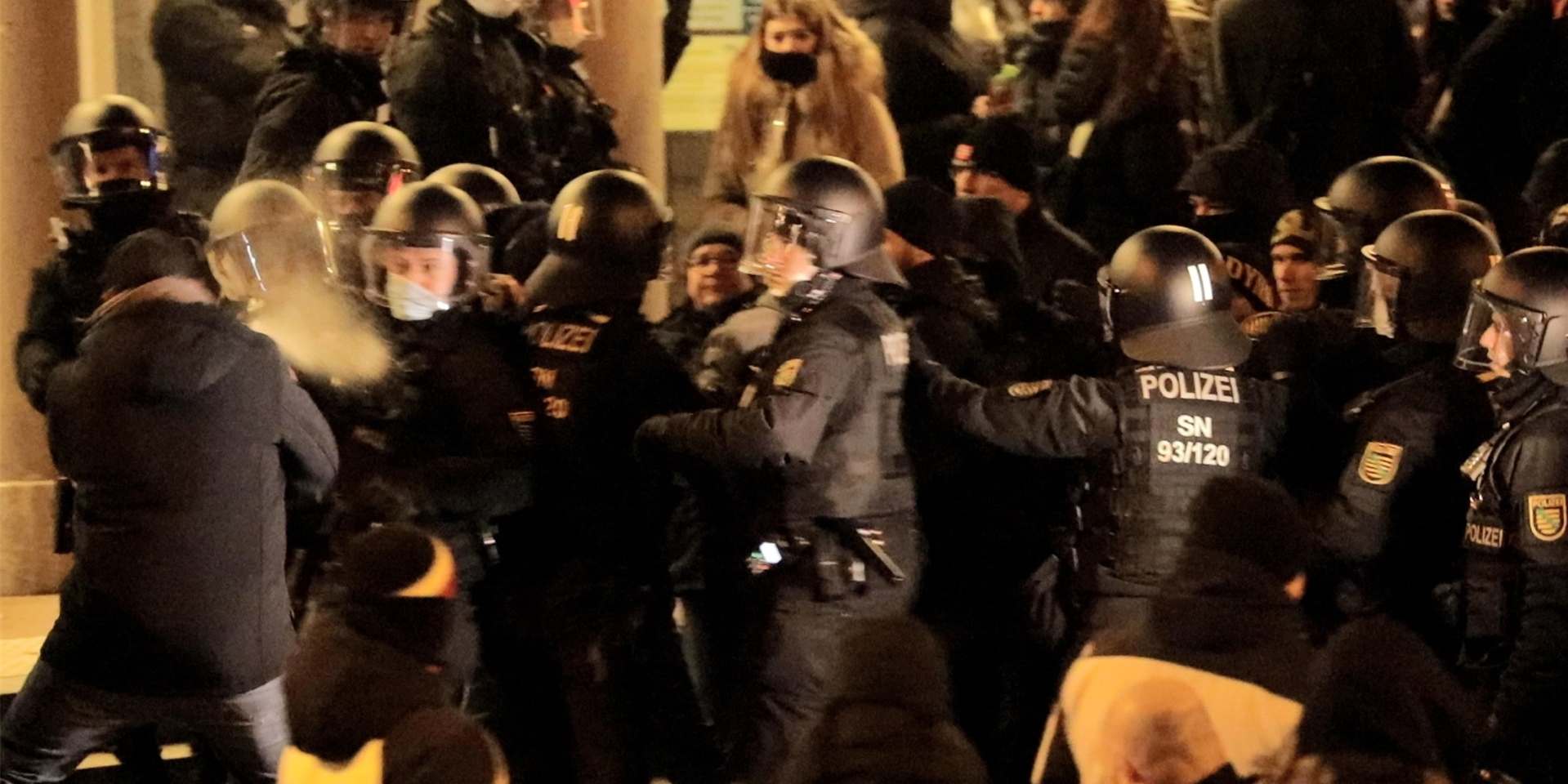 Bei Protesten gegen Corona-Maßnahmen ist es in Bautzen zu Ausschreitungen gekommen.