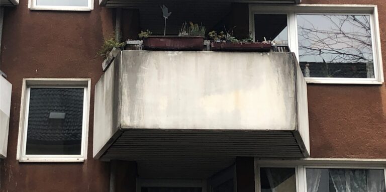 In dieser Wohnung in der Gutenbergstraße kam es am Dienstagabend zu einem Brand mit starker Rauchentwicklung.