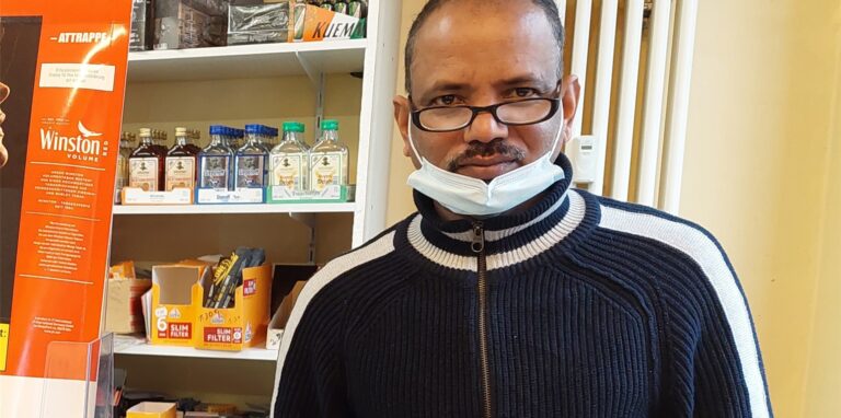 Thayapararajah Sathiyaseelan betreibt zusammen mit seiner Frau und seinen erwachsenen Kindern den Kiosk an der Holzstraße.