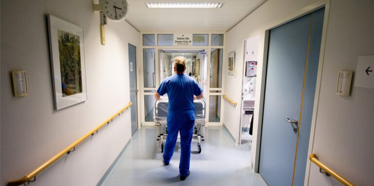 In Dortmunder Krankenhäusern gilt demnächst eine Impfpflicht (Symbolbild).