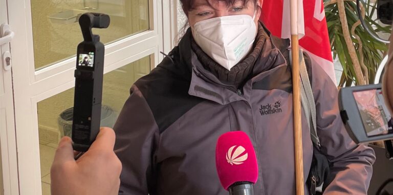 Das Foto zeigt die klagende Krankenschwester Kristin Zuber.