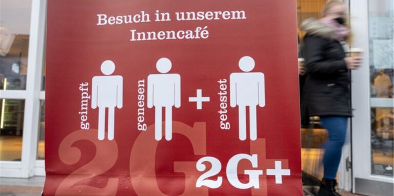 Strengere Regeln wie 2G plus könnten die Omikron-Welle eindämmen.