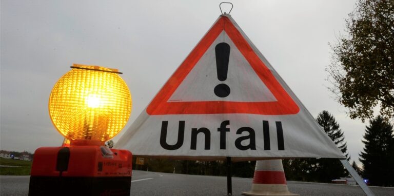 Die Kreuzung an der Blechecke wurde nach dem Unfall am Donnerstagabend vorübergehend gesperrt.