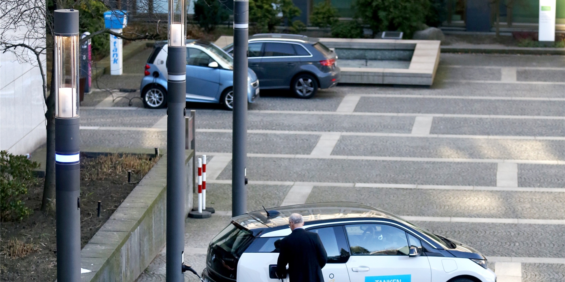 Smart Poles wie hier in Essen können als Wlan-Router und Ladesäule für Elektroautos dienen, außerdem können sie Bewegungsströme und Umweltdaten sammeln.