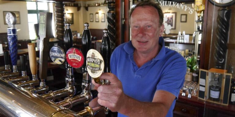 Ken Sheerins will noch ein paar Jahre im Mulvany‘s Pub für seine Gäste das Bier zapfen.