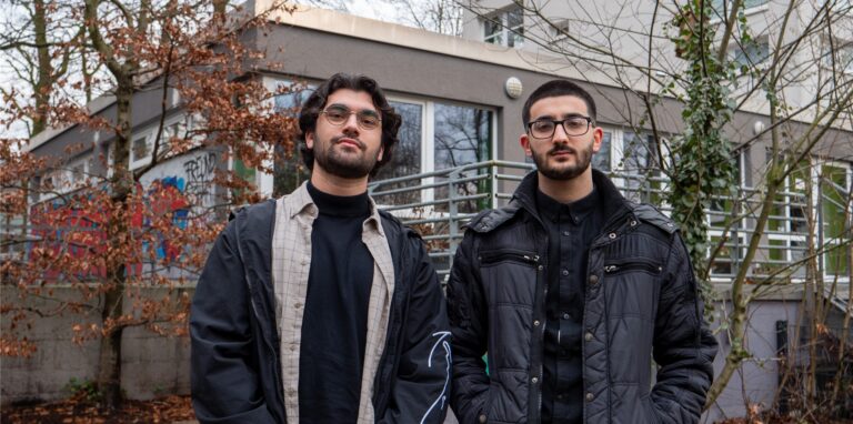 Mert Büyüktüfekci (l.) und Sefqan Bendes engagieren sich im Forum Marl für Jugendliche und mit ihnen. Die Idee eines Jugendparlaments sehen sie skeptisch.