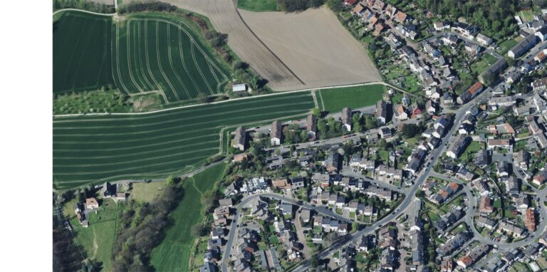 Auf der Distelkampstraße in Obercastrop trug sich am Montagvormittag eine Irrfahrt mit hohem Sachschaden zu.