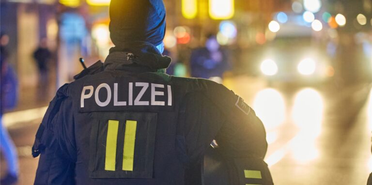Die Polizei sucht nach einem womöglich entführten zehnjährigen Jungen.