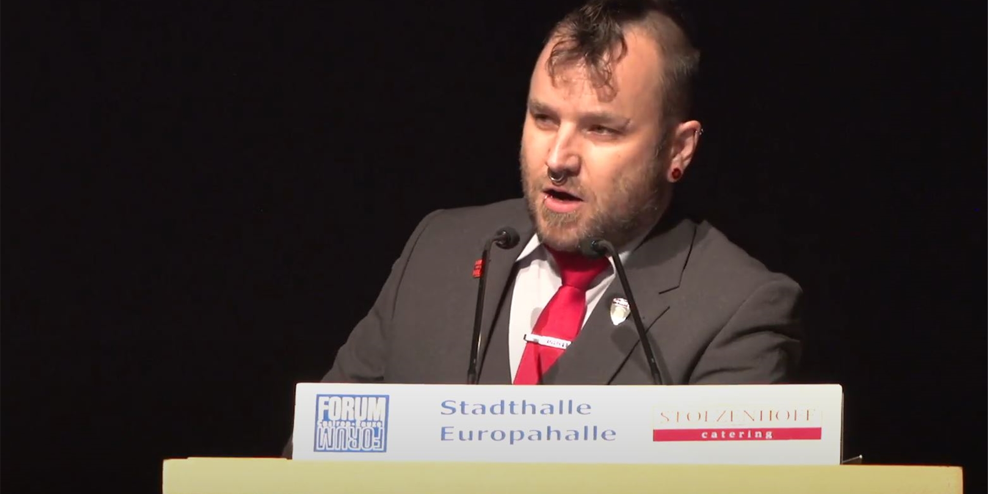 Vor zehn Jahren trat Andreas Kemna zusammen mit zwei weiteren Parteimitgliedern aus seiner ehemaligen Partei „Bündnis 90/ die Günen“ aus.