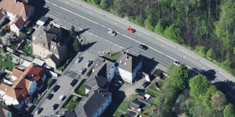 Auf der B235 / Goldschmiedingstraße kam es in dieser Höhe zum Verkehrsunfall, bei dem eine Frau aus Lünen verletzt wurde.