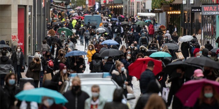 Bei den Corona-Schutzmaßnahmen setzt Dortmund beim Shoppen, bei Krankenhausbesuchen und bei der Maskenpflicht eigene Akzente.