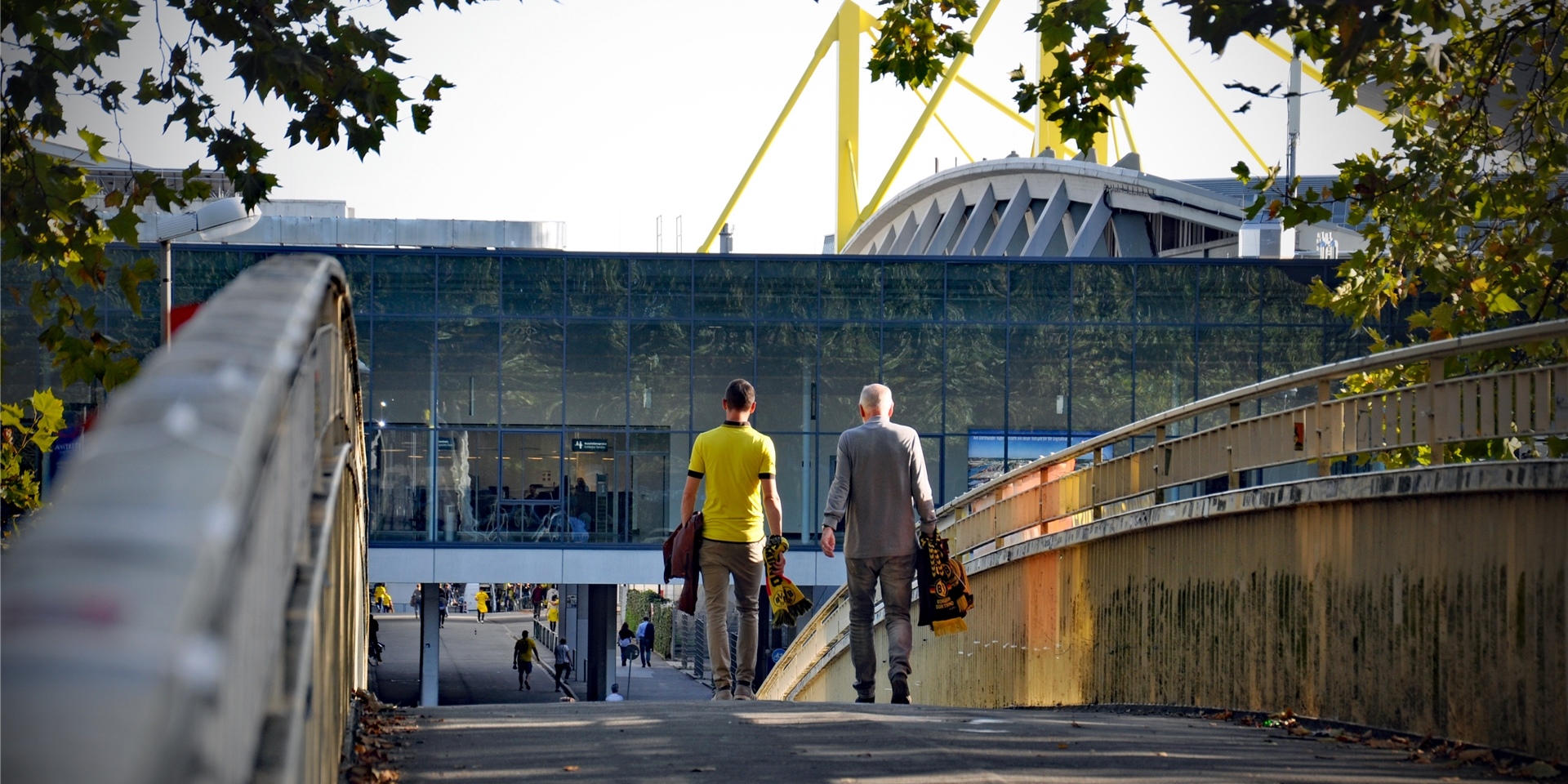 die Fußgängerbrücke über die B1 in Dortmund
