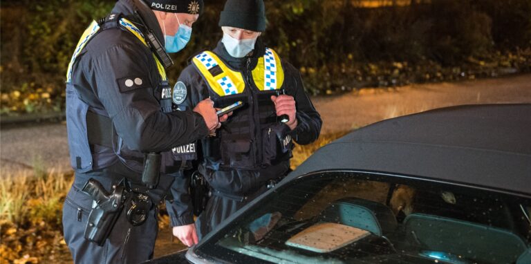 Bei einer Verkehrskontrolle in Hagen soll es zum Streit zwischen Polizei und dem Autofahrer gekommen sein.