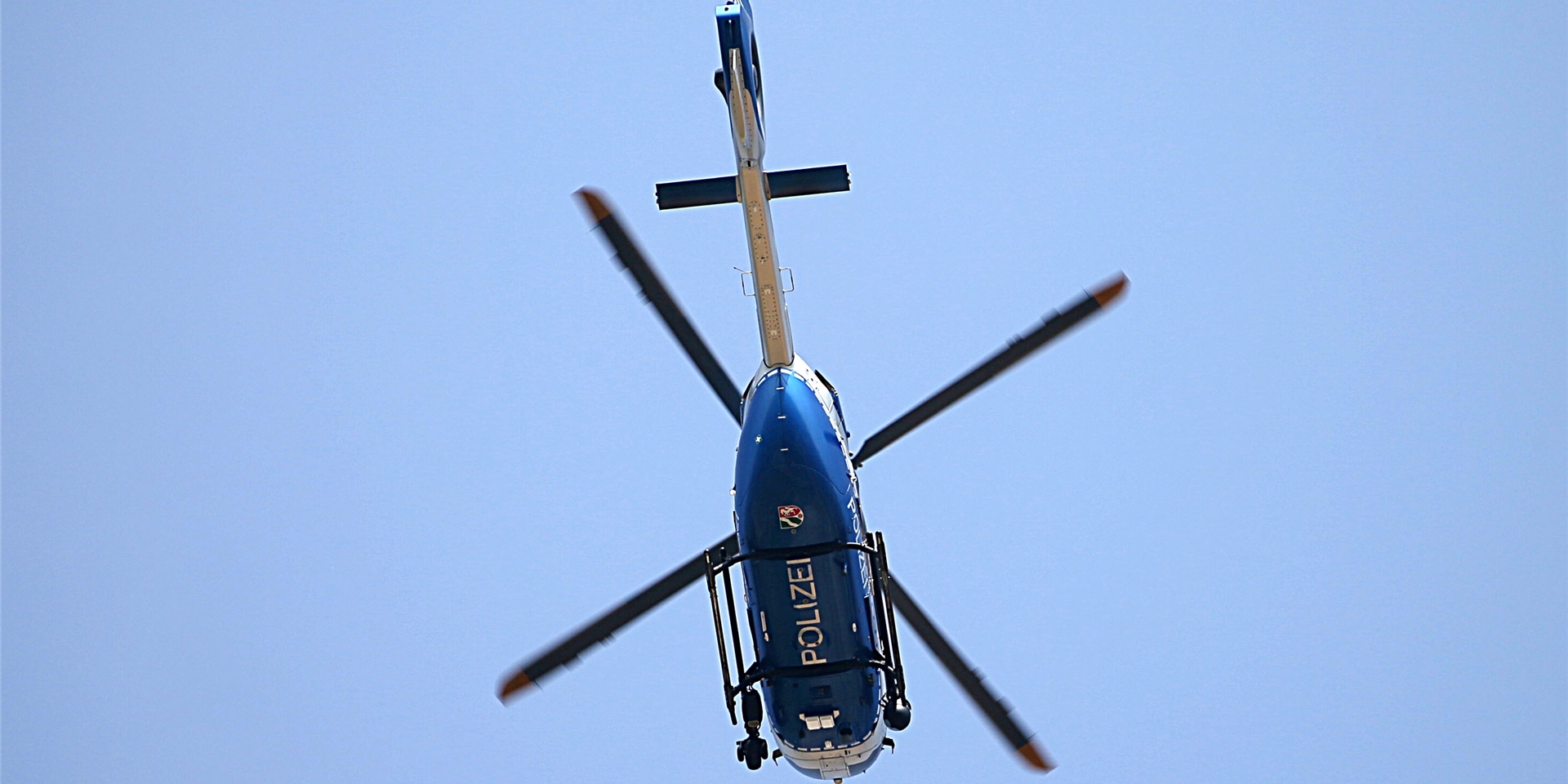 Am Mittwoch suchte die Polizei mit einem Hubschrauber das Stadtgebiet von Castrop-Rauxel ab. Vermisst wird Yves S. (22) aus dem Ortsteil Schwerin.