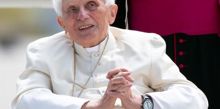 Der emeritierte Papst Benedikt XVI. wird im Gutachten besonders in vier Fällen belastet.