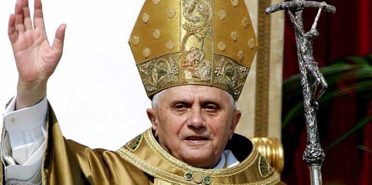 Auch gegen Papst Benedikt XVI. erhebt das neue Missbrauchs-Gutachten aus München schwere Vorwürfe. Der reagiert mit der Ankündigung, er wolle für die Opfer beten. Für unseren Kommentator ist nicht nur das eine Ungeheuerlichkeit.