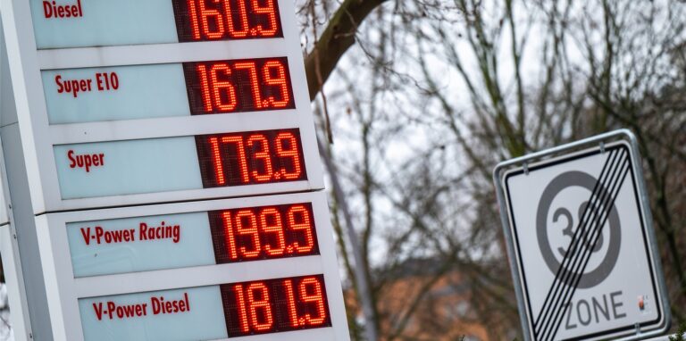 Die elektronischen Displays ändern sich ständig – und zurzeit geht der Preis häufig nach oben. Aber gibt es in Herten noch Tankstellen-Geheimtipps, wo man Kraftstoff günstiger bekommt?