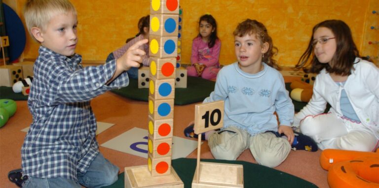 Bisher haben nur knapp 600 Hertener Kinder ihren Platz für das kommende Kindergartenjahr sicher – bei 1123 Anmeldungen. (Symbolbild)