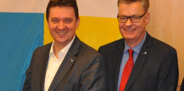 Bürgermeister Rajko Kravanja und sein Stellvertreter, Michael Eckhardt, im Bild bei einem gemeinsamen Termin 2017 im Rathaus, müssen sich mit Vorwürfen gegen den 1. Beigeordneten auseinandersetzen.