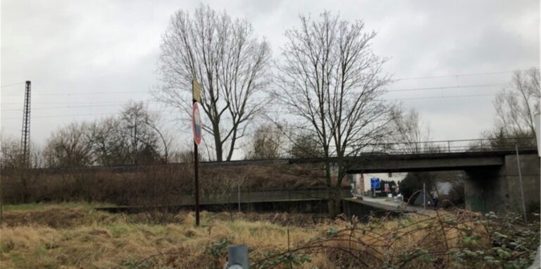An dieser Bahnlinie in Herne entdeckte ein Bahnmitarbeiter die Leiche des jungen Mannes.