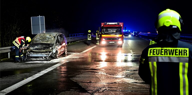 Auf der A43 bei Marl brannte am Sonntagabend ein Auto aus.