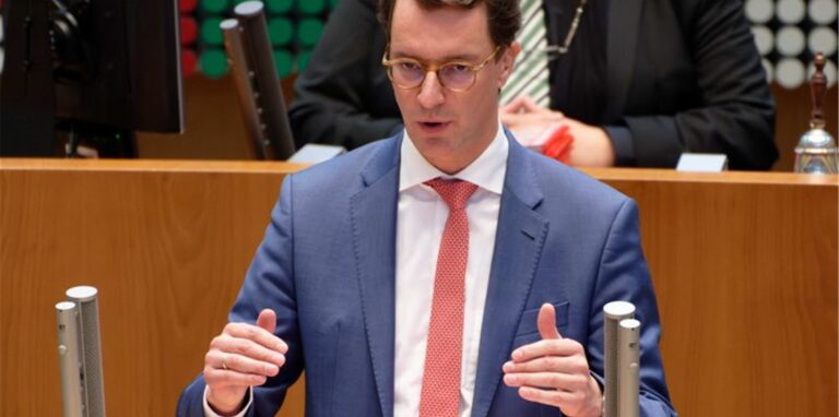Hendrik Wüst, Ministerpräsident des Landes Nordrhein-Westfalen: Bundesregierung habe sein Angebot zu Gesprächen einer allgemeinen Impfpflicht angenommen.