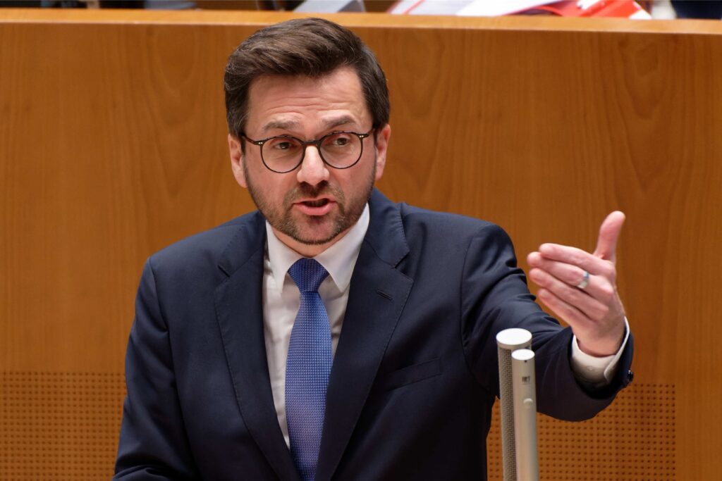 Thomas Kutschaty, der SPD-Landtagsfraktionschef und nordrhein-westfälische SPD-Vorsitzende, kritisierte die Corona-Politik der Schwarz-Gelben-Landesregierung in Düsseldorf.