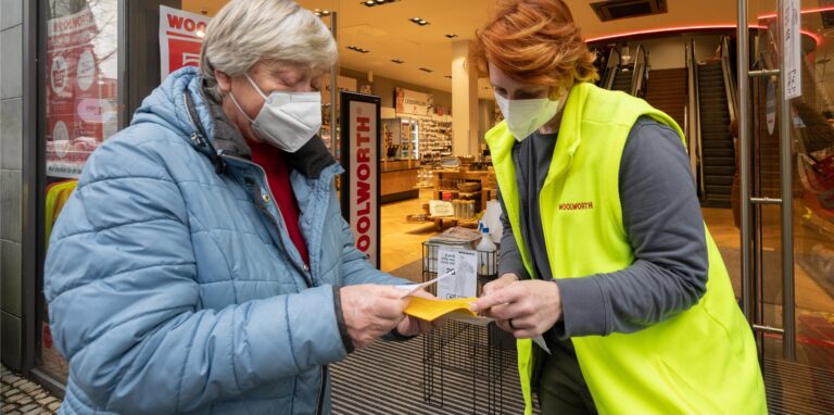 Die Entscheidung, dass Genesene nur noch knapp drei Monate als geschützt gelten, sorgt vielfach für Unmut und Unverständnis. Ist das Vorgehen wissenschaftlich haltbar?