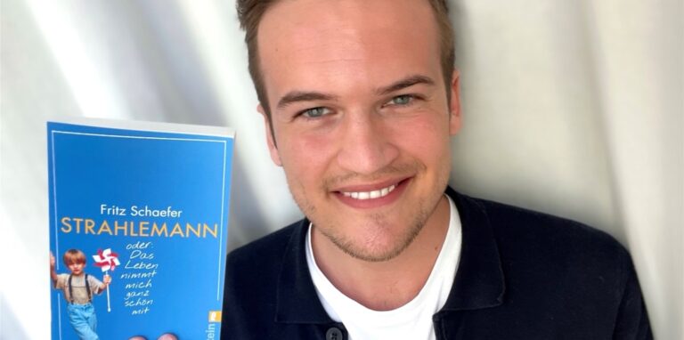 „Strahlemann“ heißt das schwer unterhaltsame Buch, in dem der aus Dorsten stammende Autor Fritz Schaefer auch weniger schönen Geschichten aus seiner Kindheit und Jugend viel Humor abgewinnt.