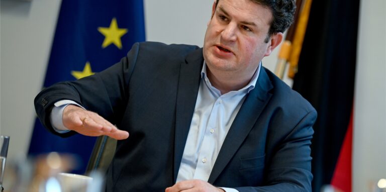 Hubertus Heil (SPD), Bundesminister für Arbeit und Soziales, plant die Abschaffung von Hartz IV. Er will das sogenannte „Bürgergeld“ einführen.