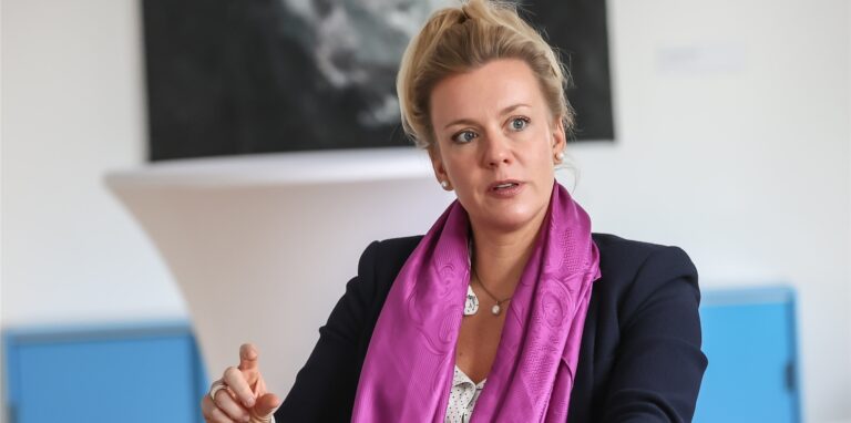 NRW-Verkehrsministerin Ina Brandes: „Es ist in der Politik ganz schwierig, Dinge einfach mal zu beerdigen.“