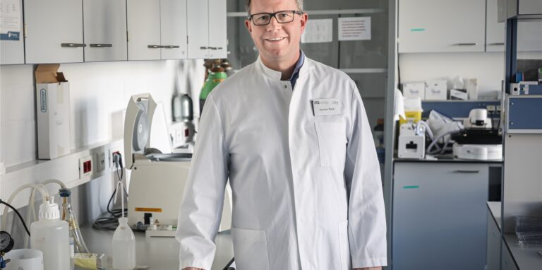 Der Dortmunder Immunologe Dr. Carsten Watzl, warnt, dass sich der Subtyp BA.2 der aktuellen Omikron-Variante durchsetzen wird. Dieser sei doppelt so infektiös.