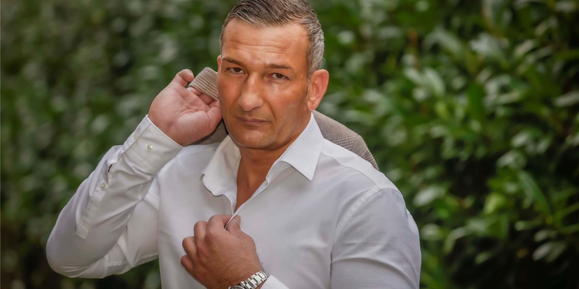 Kevin aus Dortmund arbeitet als Callboy. Seine Fähigkeit, sich gut auf neue Partnerinnen einzulassen, hat ihn zu dem Job gebracht.