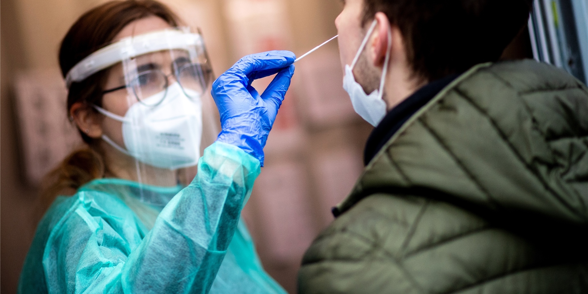 Die Omikron-Variante infiziert aktuell etliche Menschen in Deutschland.