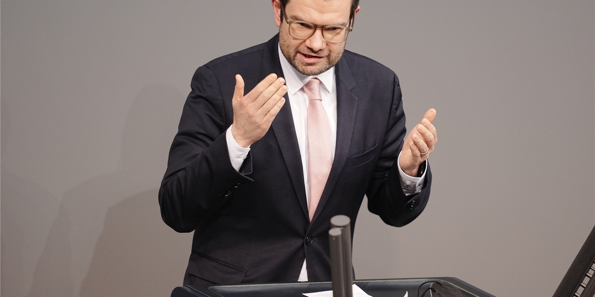 Marco Buschmann (FDP), Bundesminister der Justiz, spricht bei der Orientierungsdebatte zu einer SARS-CoV-2-Impfpflicht im Bundestag. (Archiv)