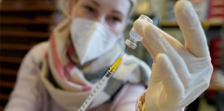 Mehr als 74.000 Menschen, die eine Auffrischungsimpfung gegen das Coronavirus erhalten haben, infizierten sich dennoch mit dem Virus. Das klingt nach einer üblen Nachricht, ist aber eine gute.