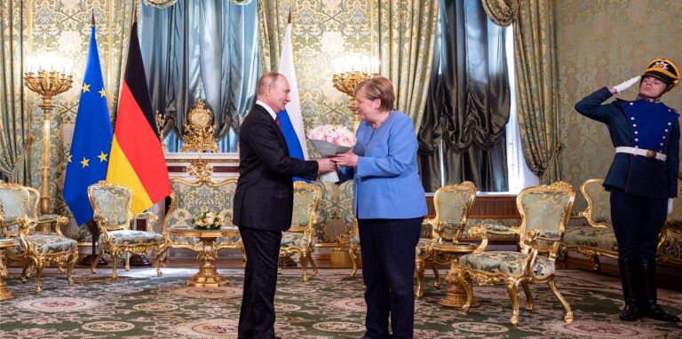 Bundeskanzlerin Angela Merkel (CDU) und der russische Präsident Wladimir Putin.