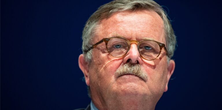 Weltärzte-Chef  Ulrich Montgomery plädiert für eine Impfpflicht ab 18 Jahren.